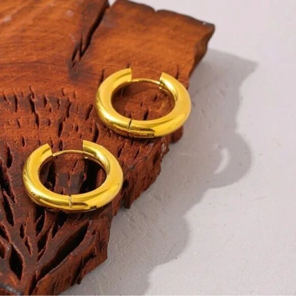 Classic Chunky Style Round Gold Hoop Earrings - Picture 7 of 14